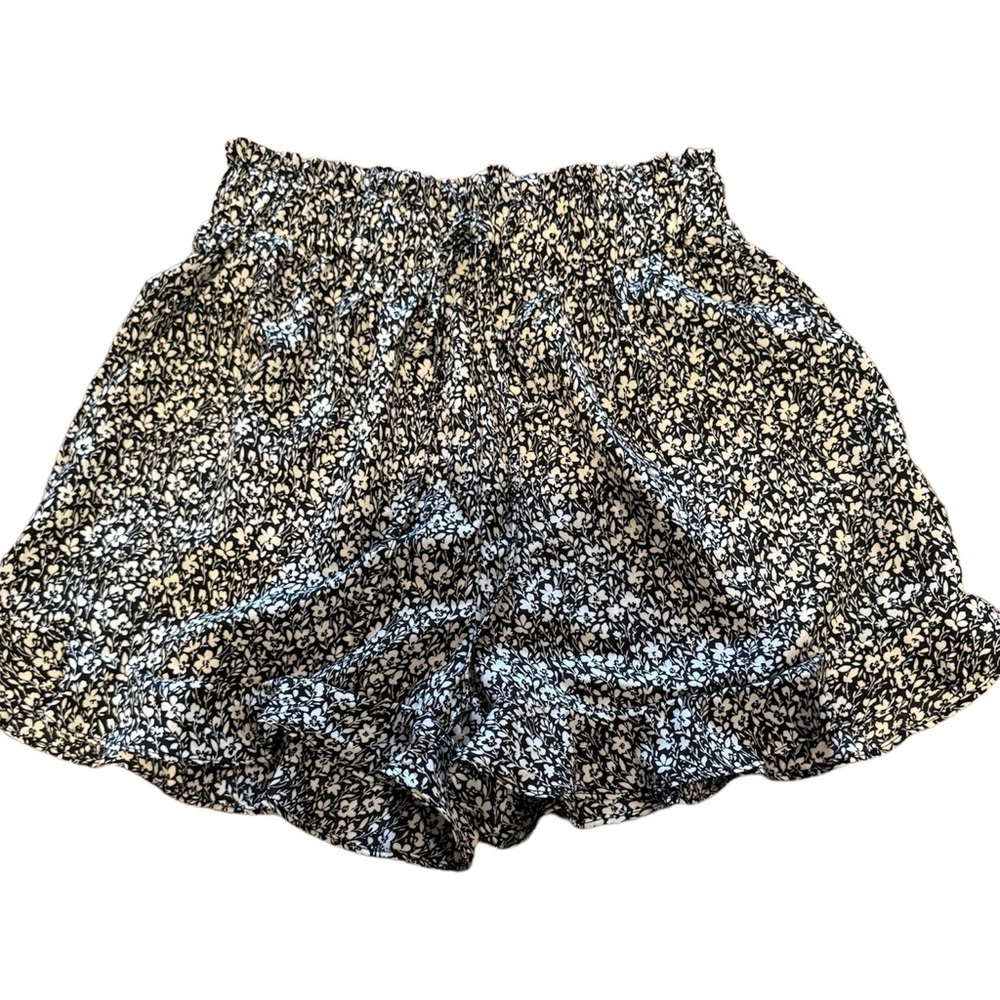Paper Bag Ruffled Shorts - Picture 2 of 5